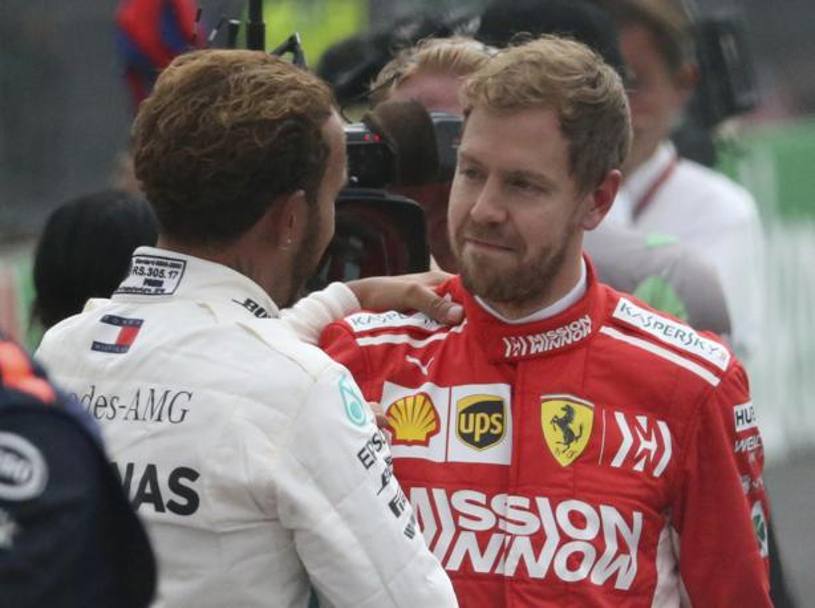 Vettel si complimenti con Hamilton. AP